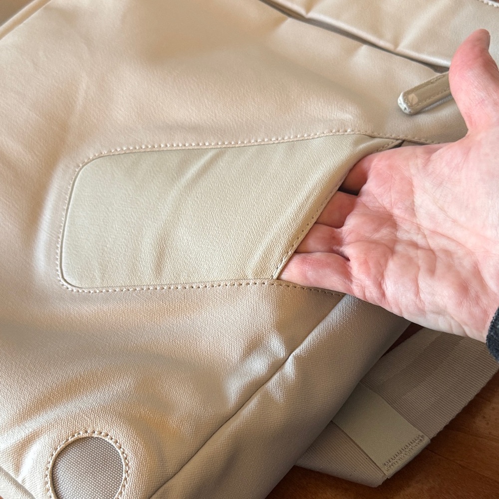 Incase Light Gray Laptop Messenger Bag - Picture 7 of 10